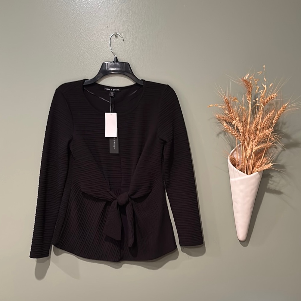 Cable & Gauge Black Textured Long Sleeve Blouse S. Front Tie At The Waist. NWT